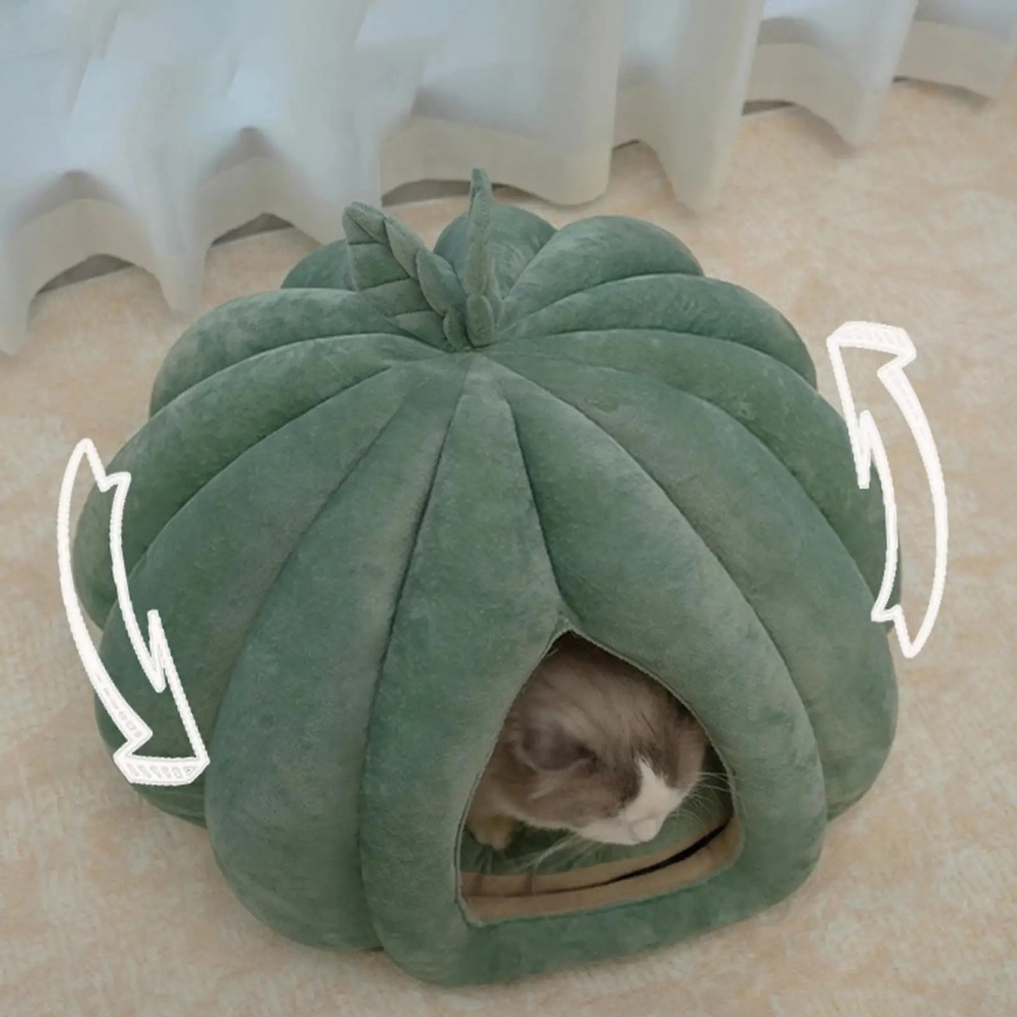Enclosed Pumpkin Cat Bed